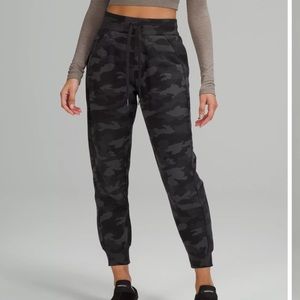 Lulu joggers - perfect condition